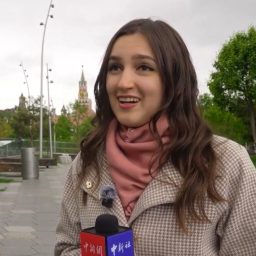 Russian Journalist Shows Crazy Mandarin Fluency